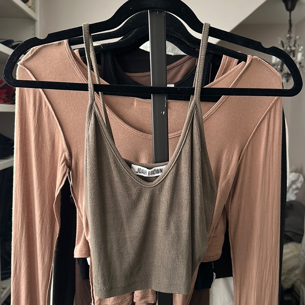 JOAH BROWN STRAPPY CROP TANK ARMY GREEN
